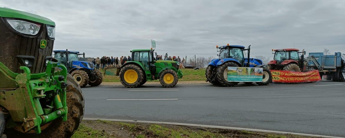 , Essonne : un barrage filtrant des agriculteurs près du cinéma Kinépolis, des blocages sur la N104